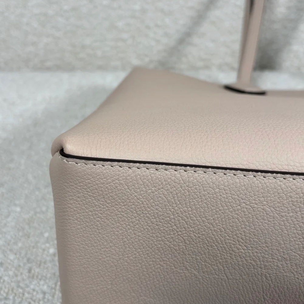 Authentic Pre-Owned Louis Vuitton Greige Grained Calfskin Lockme Shopper - Picture 8 of 16